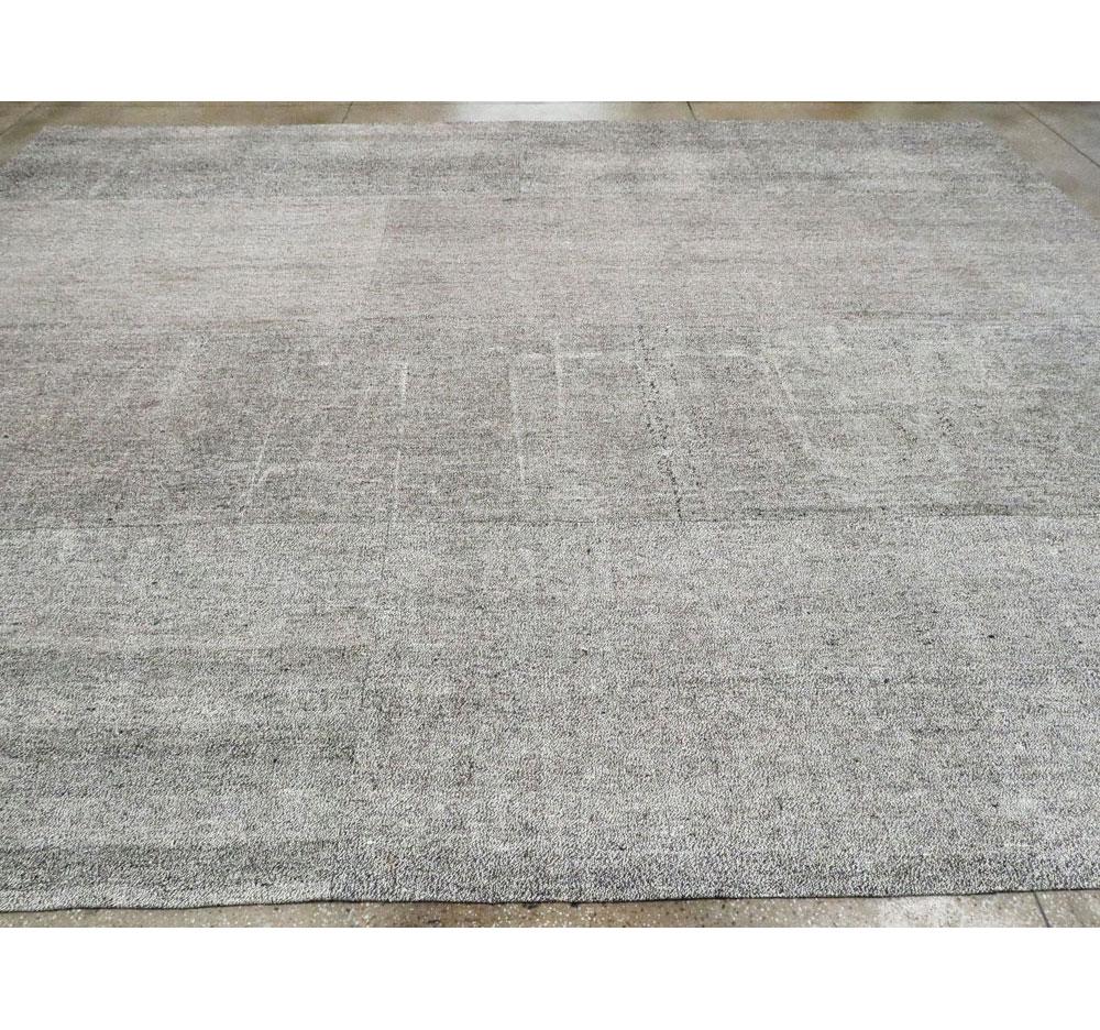 Mid-20th Century Handmade Turkish Flatweave Kilim Large Room Size Carpet in Grey For Sale 2