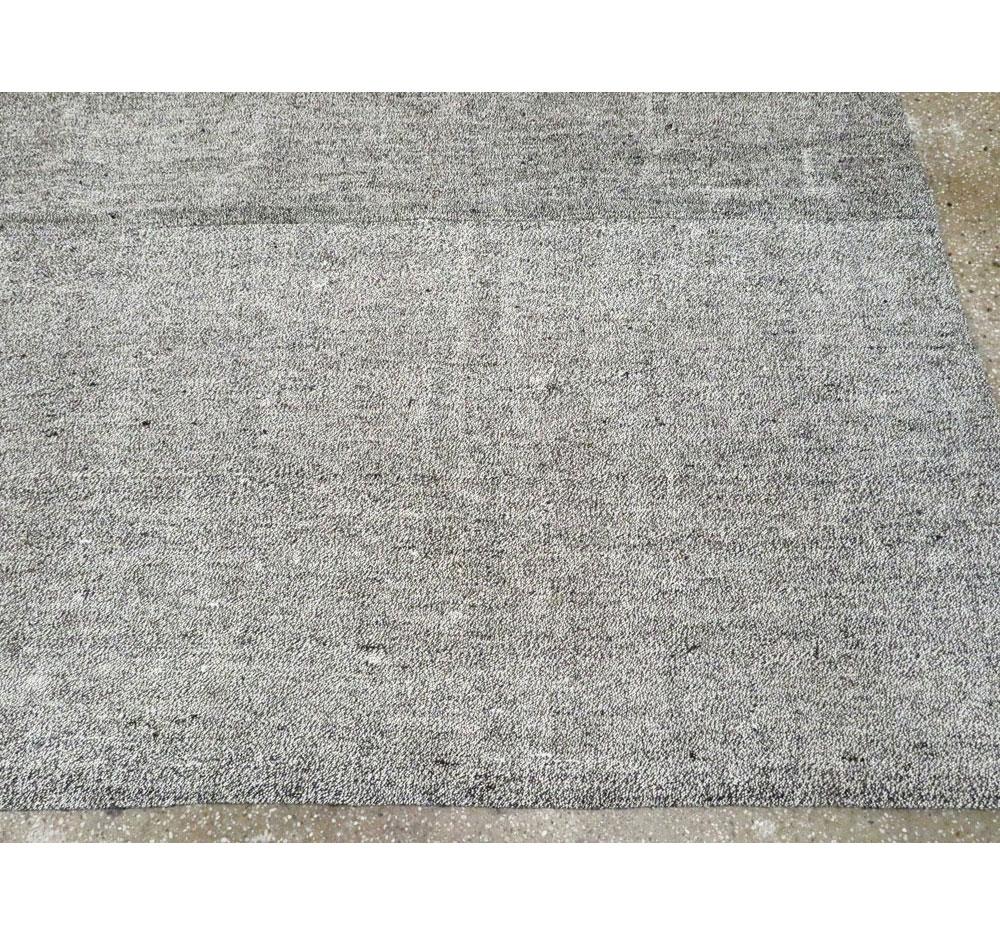 Mid-20th Century Handmade Turkish Flatweave Kilim Large Room Size Carpet in Grey For Sale 3