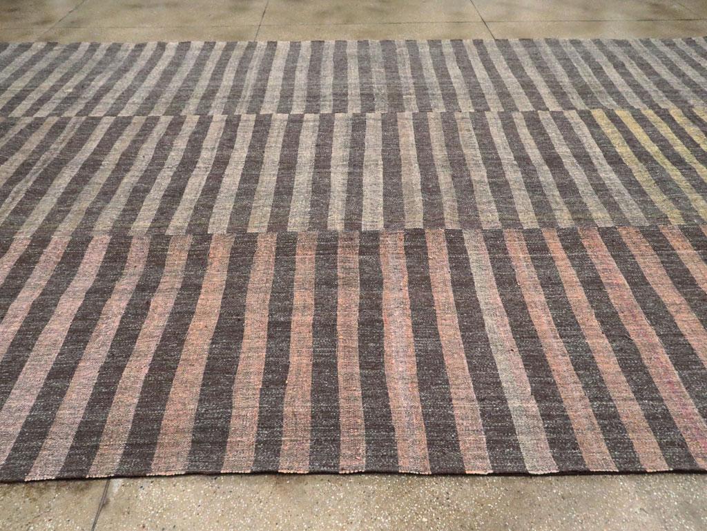 Lana Tappeto turco a tessitura piatta Kilim oversize della metà del XX secolo in vendita