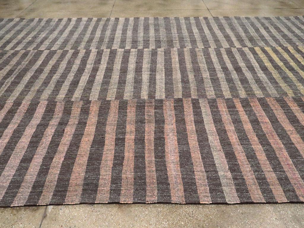 Mid-20th Century Handmade Turkish Flatweave Kilim Oversize Carpet For Sale 1