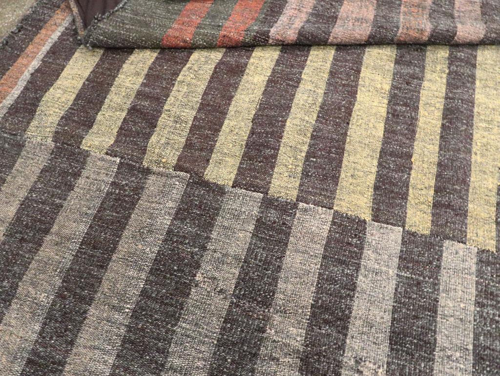 Mid-20th Century Handmade Turkish Flatweave Kilim Oversize Carpet For Sale 3