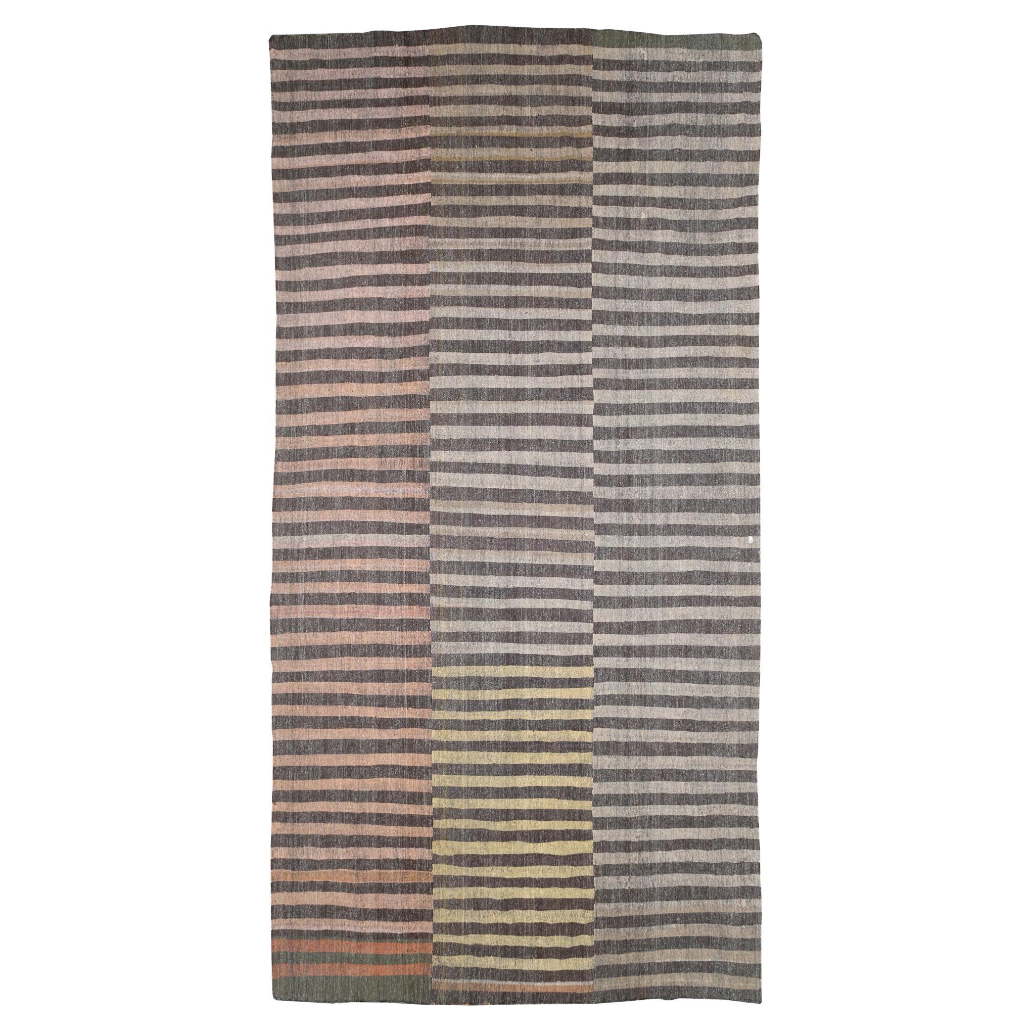 Handgefertigter türkischer Flachgewebter Kelim-Teppich in Übergröße aus der Mitte des 20. Jahrhunderts