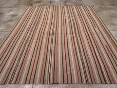 Tappeto Kilim a trama piatta turco della metà del 20° secolo, fatto a mano, per una stanza.
