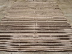 Tappeto Kilim a trama piatta turco della metà del 20° secolo, fatto a mano, per una stanza.