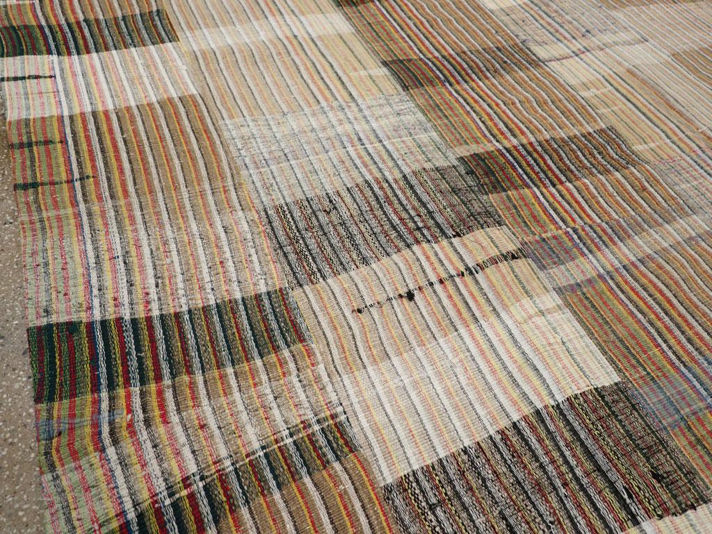 Rustic Mid-20th Century Handmade Turkish Flatweave Kilim Room Size Carpet For Sale
