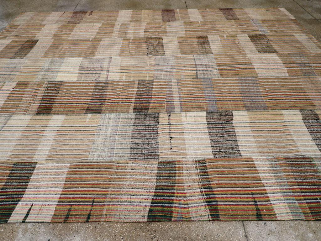 Hand-Woven Mid-20th Century Handmade Turkish Flatweave Kilim Room Size Carpet For Sale