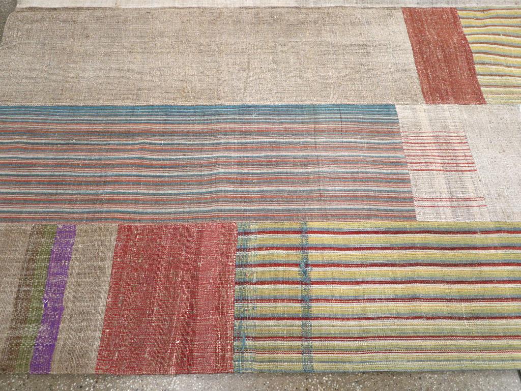 Mid-20th Century Handmade Turkish Flatweave Kilim Room Size Carpet In Excellent Condition In New York, NY
