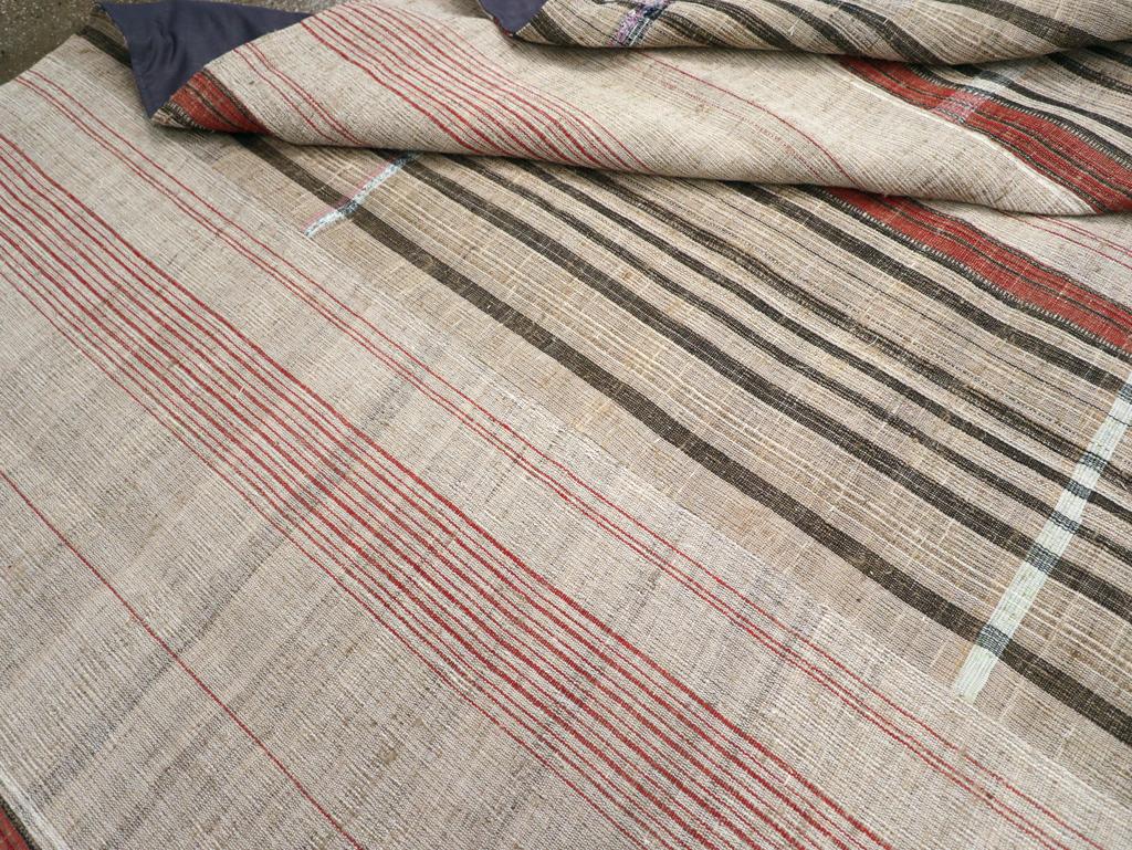 Mid-20th Century Handmade Turkish Flatweave Kilim Room Size Carpet For Sale 2