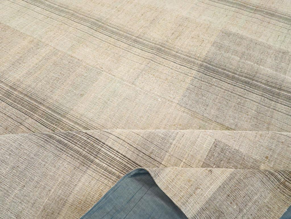 Mid-20th Century Handmade Turkish Flatweave Kilim Room Size Carpet For Sale 3