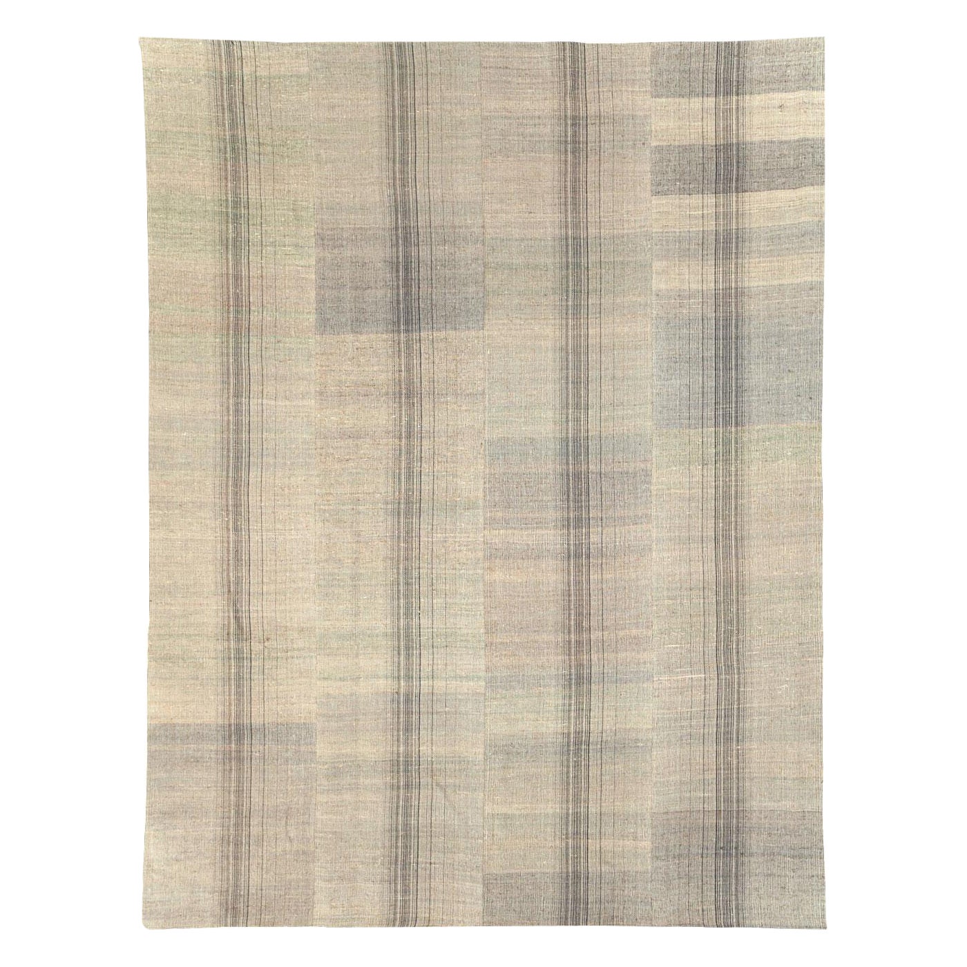 Tappeto Kilim a trama piatta turco della metà del 20° secolo, fatto a mano, per una stanza.