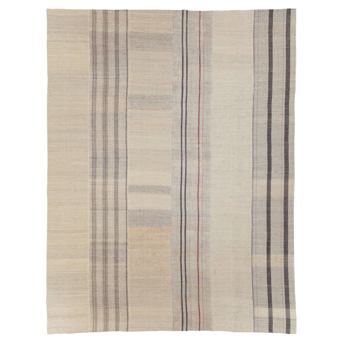 Tappeto Kilim a trama piatta turco della metà del 20° secolo, fatto a mano, per una stanza.