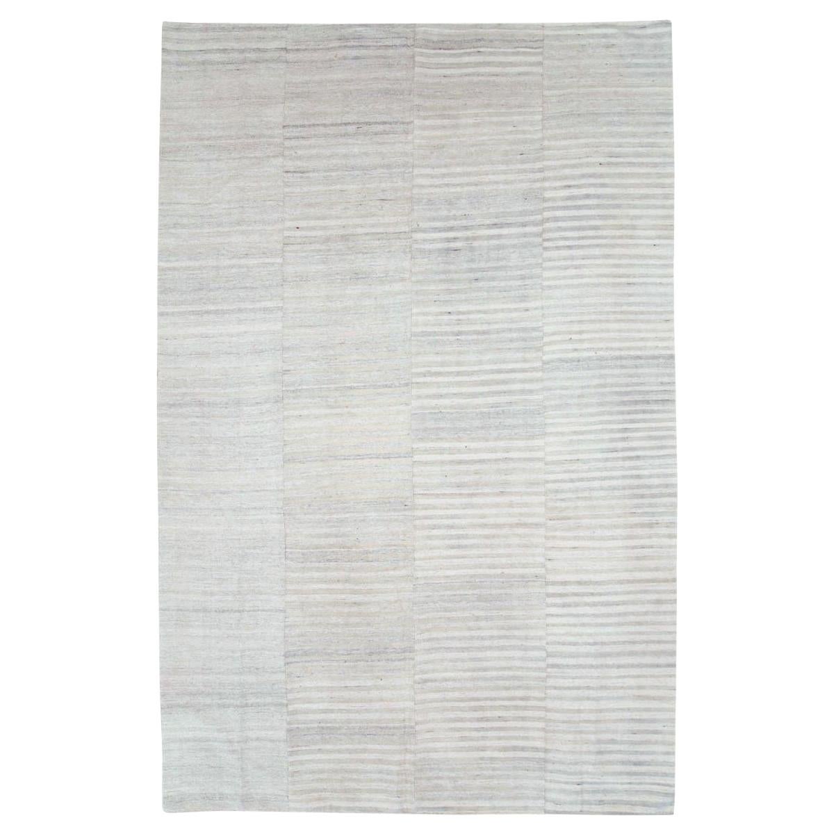 Mid-20th Century Handmade Turkish Flatweave Kilim Room Size Carpet in Grey For Sale