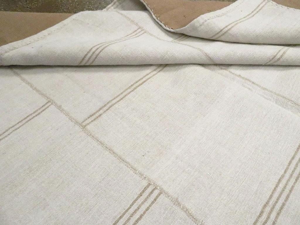 Mid-20th Century Handmade Turkish Flat-Weave Kilim Room Size Carpet in Linen 4