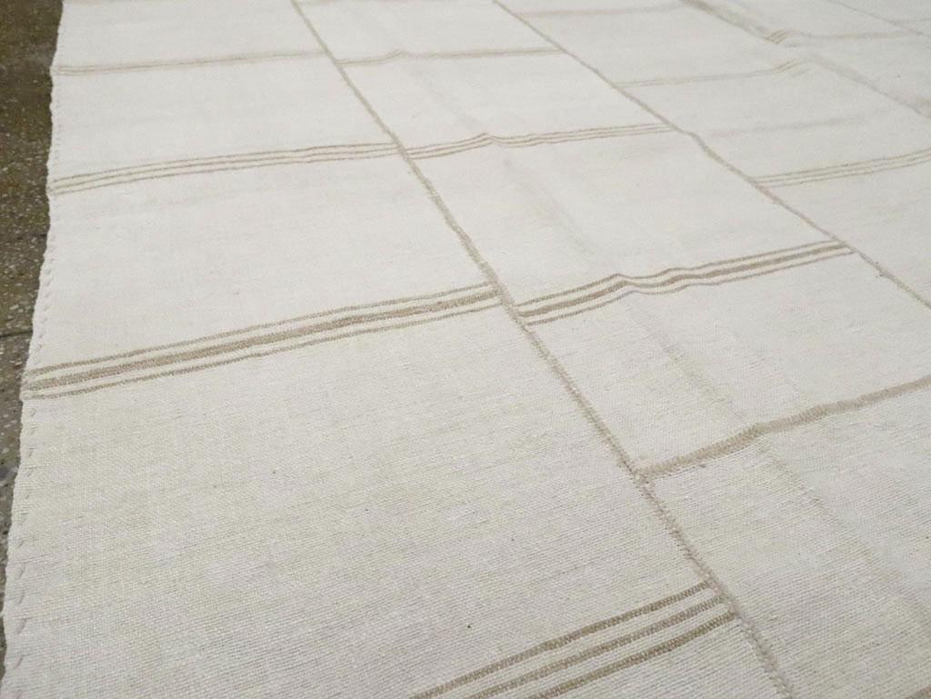 Wool Mid-20th Century Handmade Turkish Flat-Weave Kilim Room Size Carpet in Linen