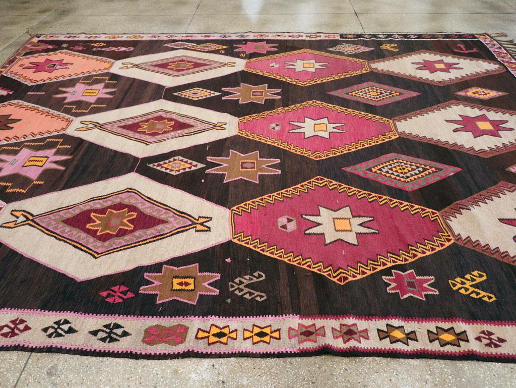 Mid-20th Century Handmade Turkish Flatweave Kilim Room Size Tribal Carpet In Excellent Condition For Sale In New York, NY