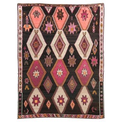 Tapis tribal turc à tissage plat fait à la main du milieu du 20e siècle, de taille standard