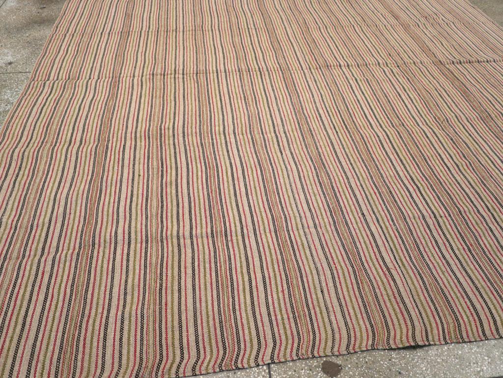 Mid-20th Century Handmade Turkish Flatweave Kilim Square Room Size Carpet In Excellent Condition For Sale In New York, NY
