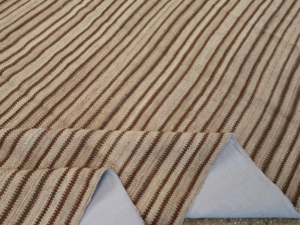 Mid-20th Century Handmade Turkish Flatweave Kilim Square Room Size Carpet For Sale 1