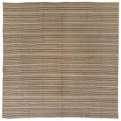 Tappeto turco a trama piatta Kilim quadrato della metà del 20° secolo, fatto a mano, per una stanza