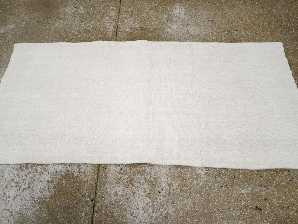 Alfombra turca de tejido plano Kilim de mediados del siglo XX hecha a mano Turco en venta