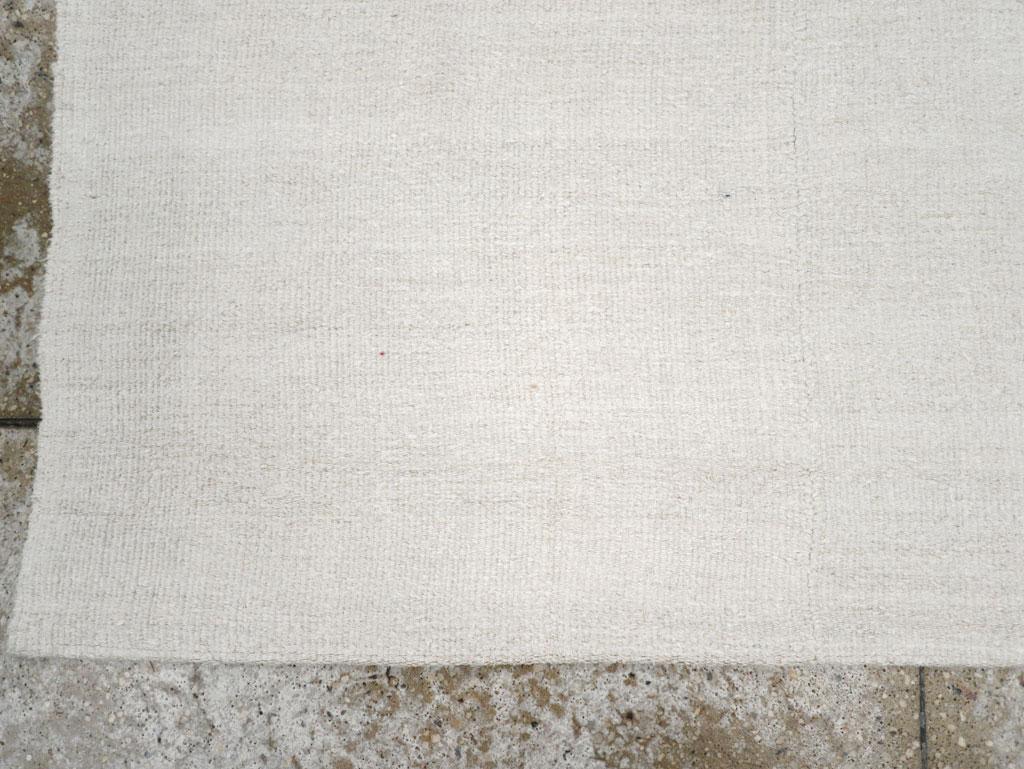 Alfombra turca de tejido plano Kilim de mediados del siglo XX hecha a mano Tejido a mano en venta