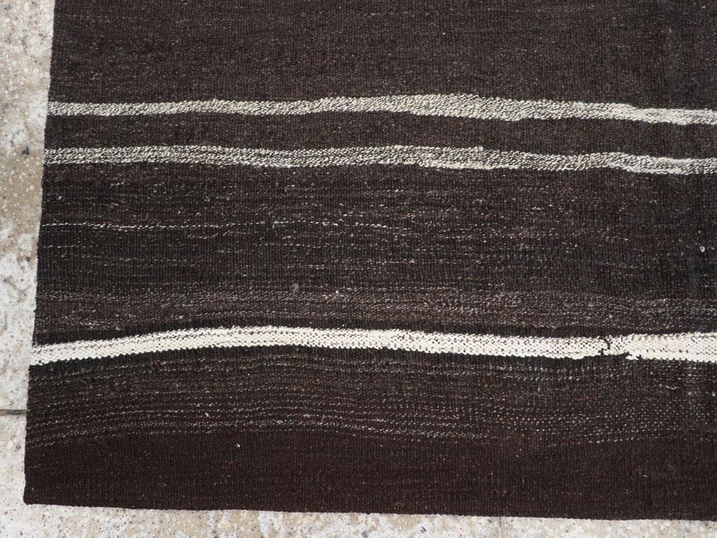 Mid-20th Century Handmade Turkish Flatweave Kilim Throw Rug in Brown-Black In Excellent Condition For Sale In New York, NY