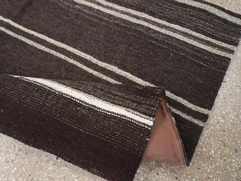 Mid-20th Century Handmade Turkish Flatweave Kilim Throw Rug in Brown-Black For Sale 1
