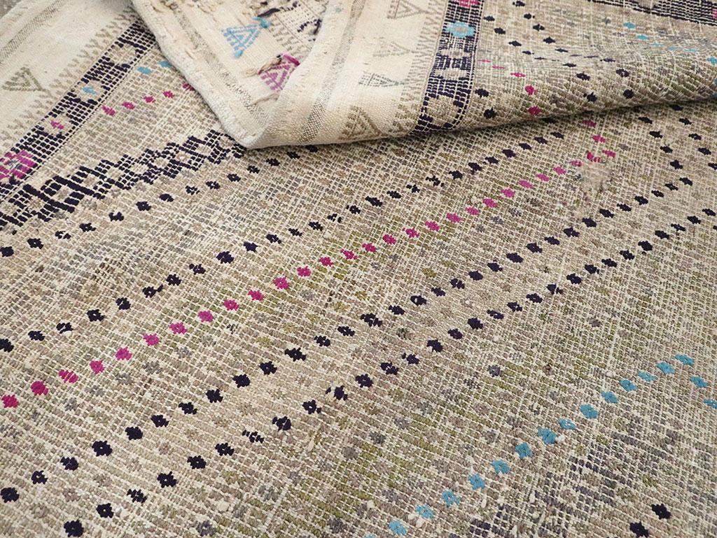 Mid-20th Century Handmade Turkish Flatweave Small Room Size Carpet For Sale 4