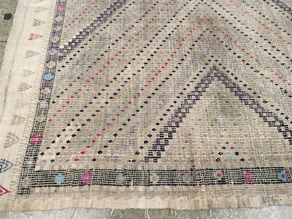 Mid-20th Century Handmade Turkish Flatweave Small Room Size Carpet For Sale 2