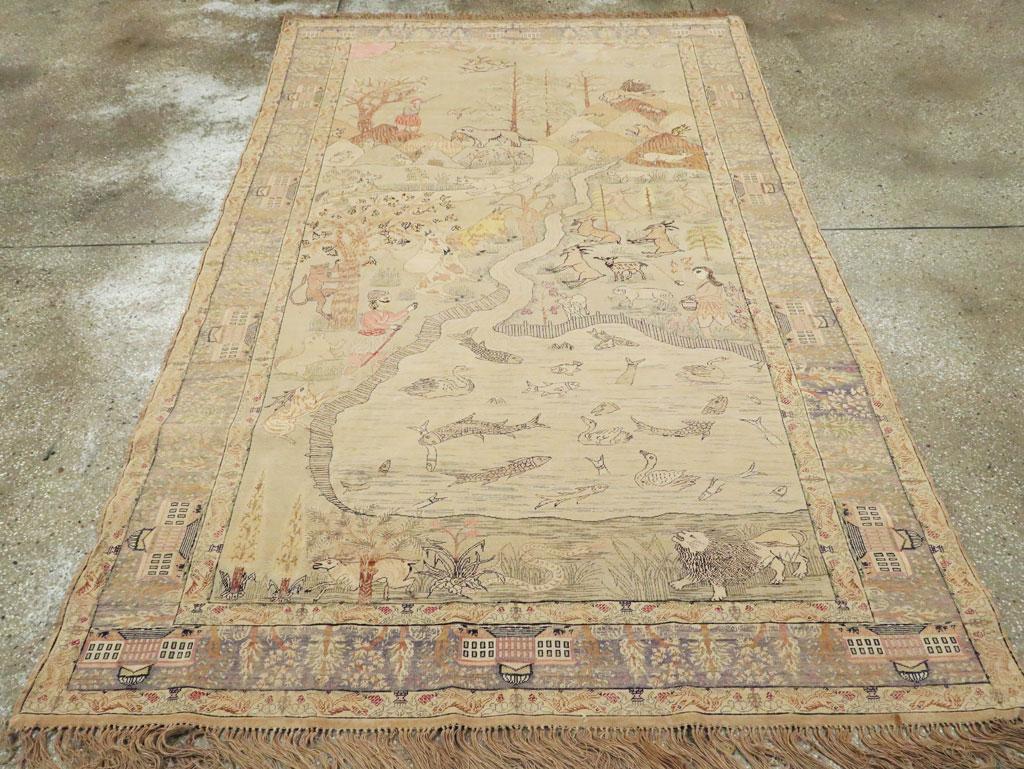 Mid-20th Century Handmade Turkish Kayseri Pictorial Accent Rug, circa 1930 In Excellent Condition For Sale In New York, NY
