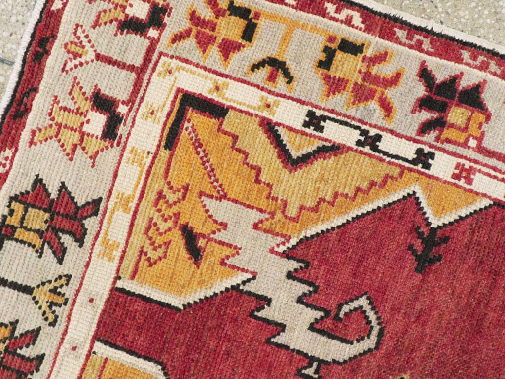 Mid-20th Century Handmade Turkish Oushak Throw Rug For Sale 1