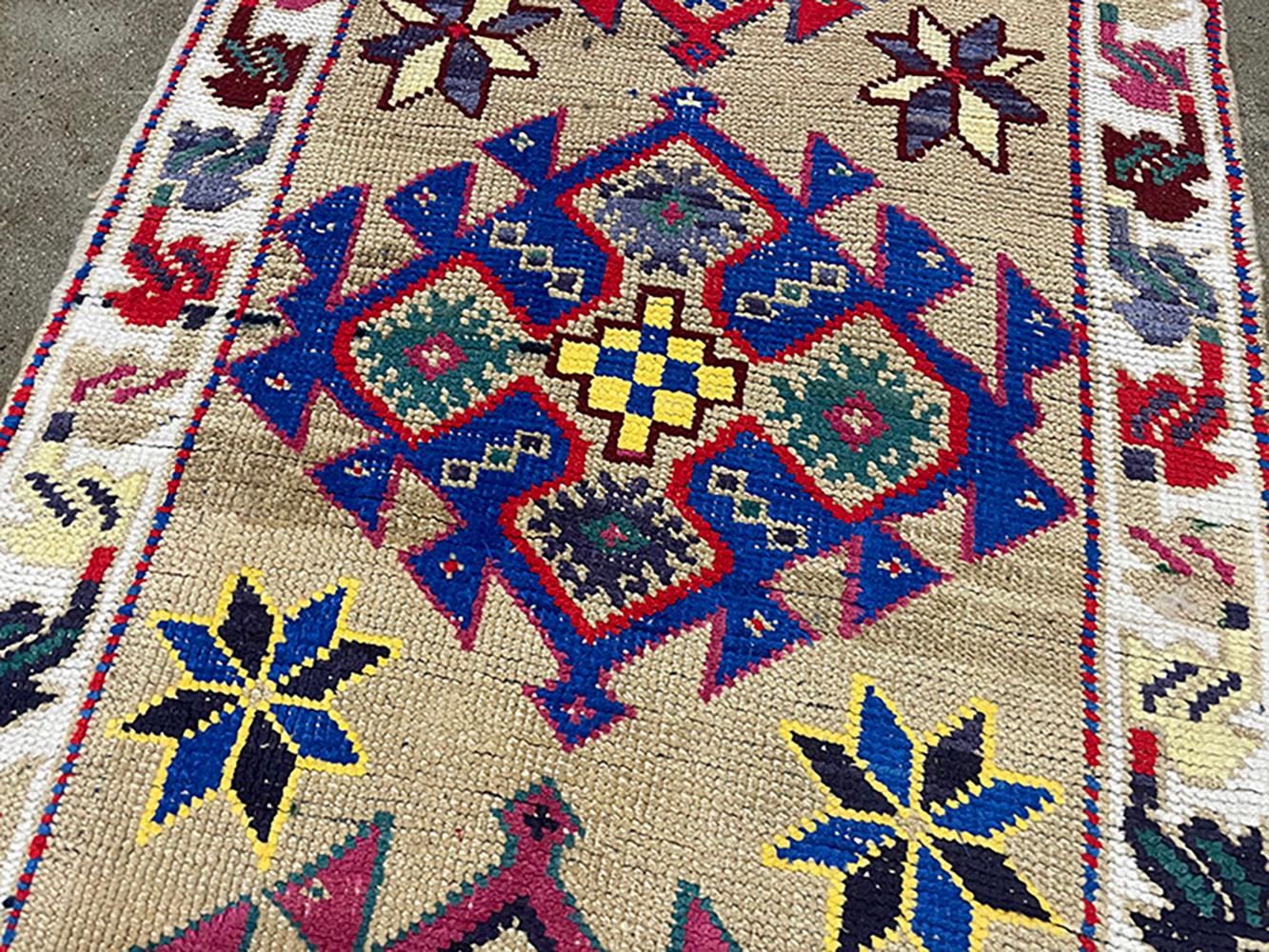 Runner turco fatto a mano della metà del 20° secolo della collezione Silk Road Rug Inc in vendita 3