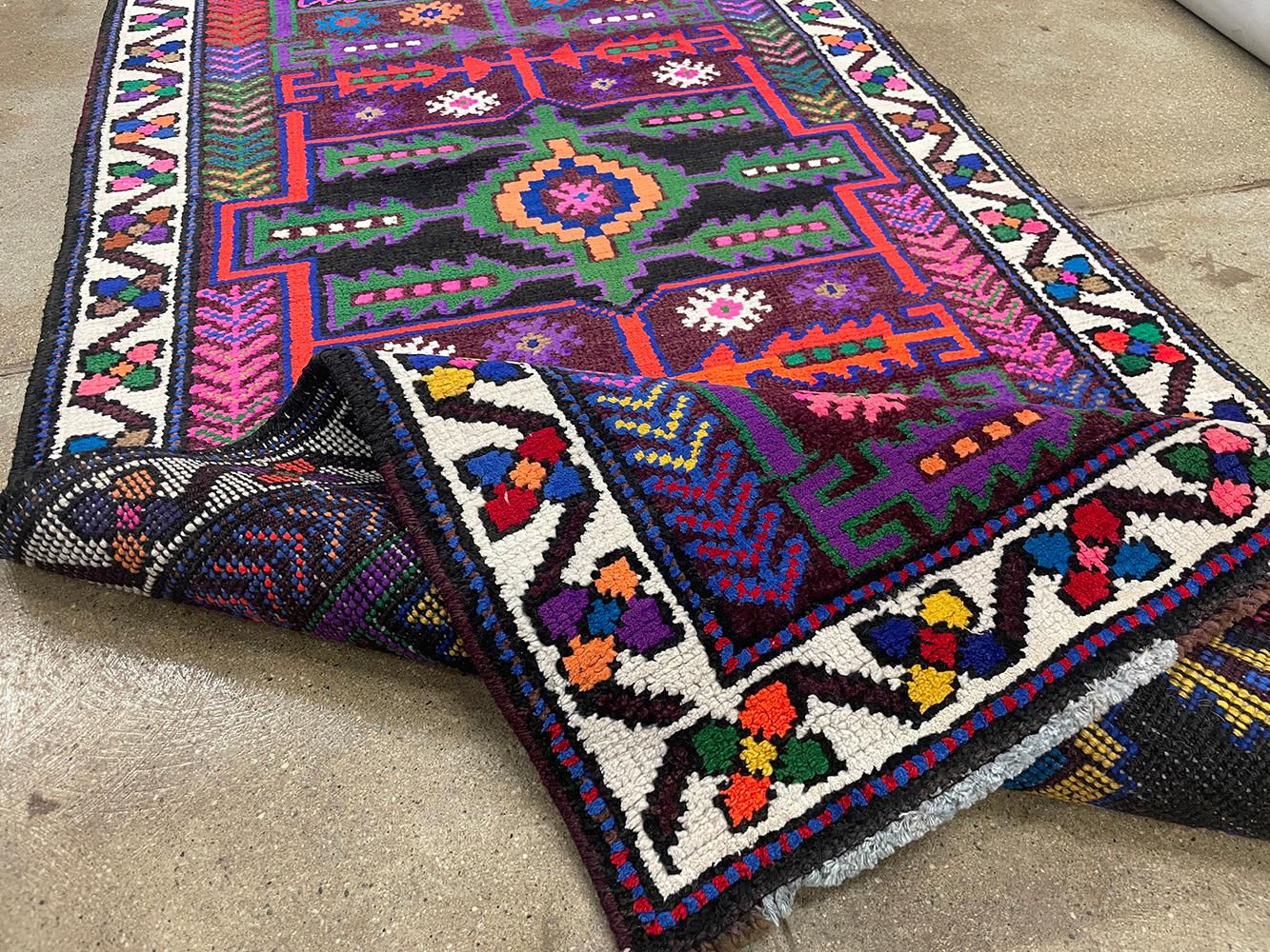Runner turco fatto a mano della metà del 20° secolo della collezione Silk Road Rug Inc in vendita 2