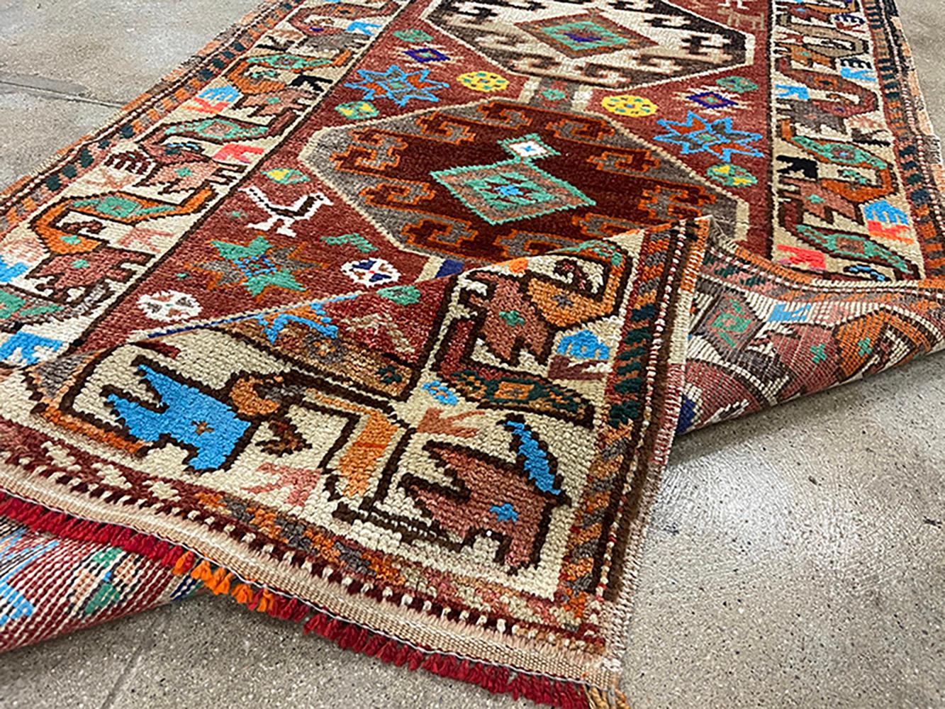 Runner turco fatto a mano della metà del 20° secolo della collezione Silk Road Rug Inc in vendita 3