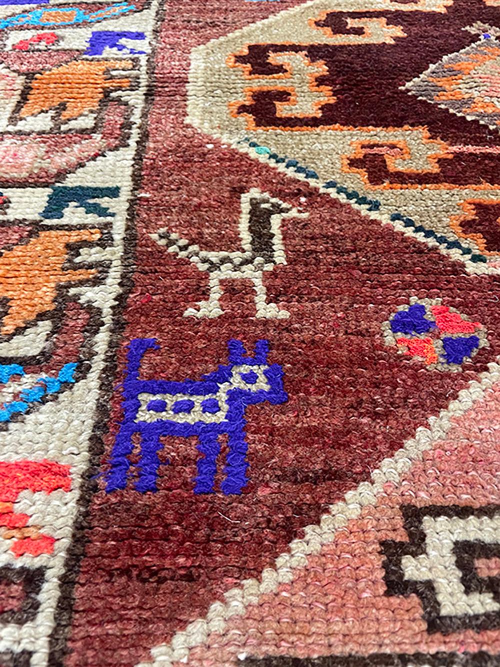 Tribale Runner turco fatto a mano della metà del 20° secolo della collezione Silk Road Rug Inc in vendita