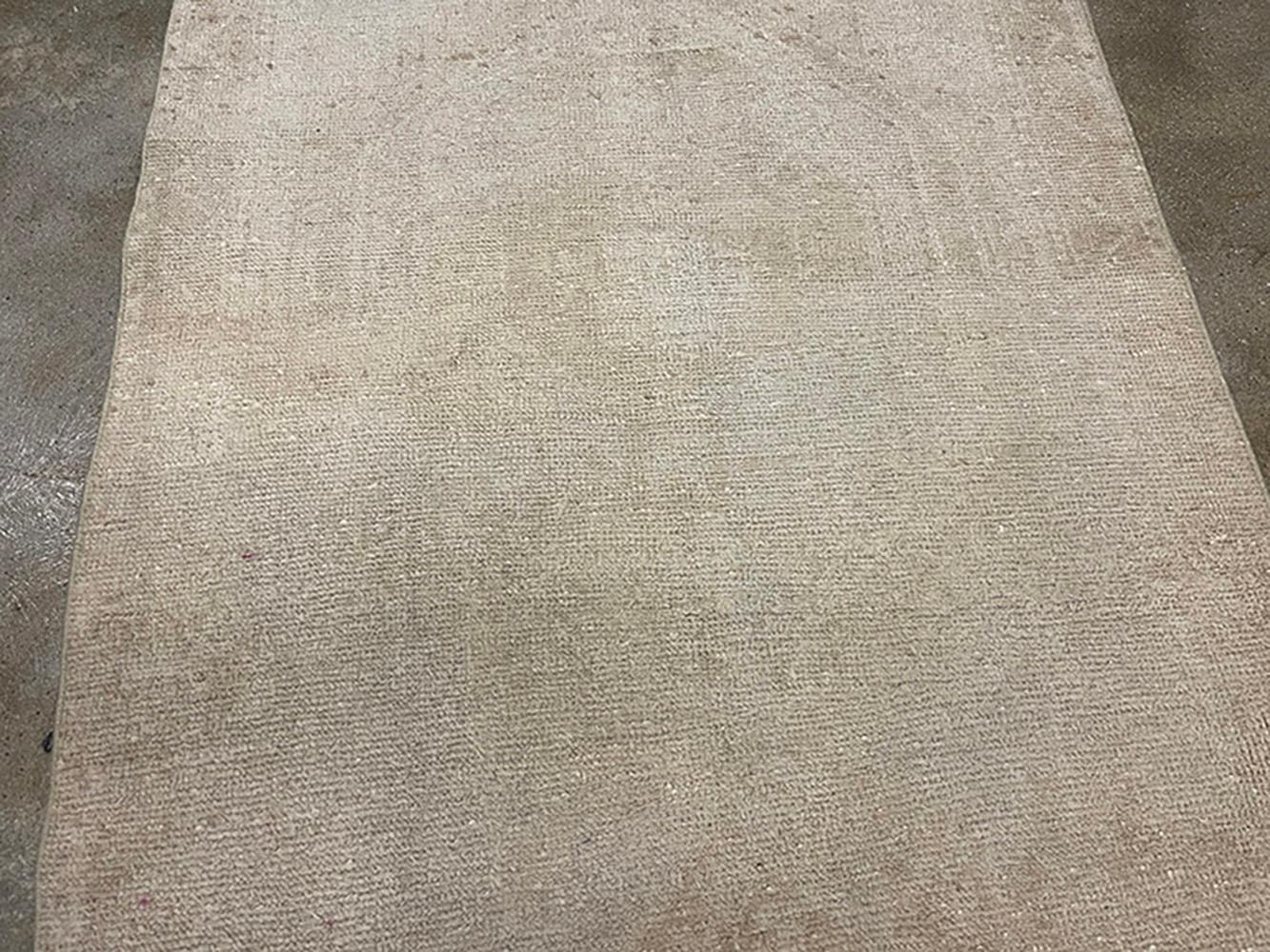 Annodato a mano Runner turco fatto a mano della metà del 20° secolo della collezione Silk Road Rug Inc in vendita