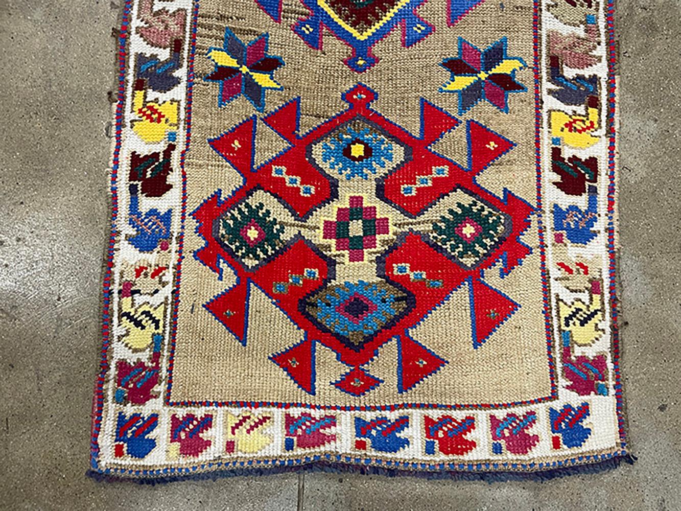 Annodato a mano Runner turco fatto a mano della metà del 20° secolo della collezione Silk Road Rug Inc in vendita
