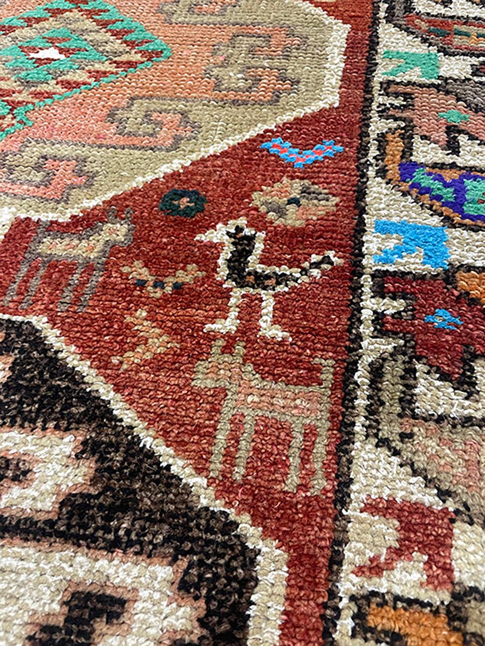 Turco Runner turco fatto a mano della metà del 20° secolo della collezione Silk Road Rug Inc in vendita