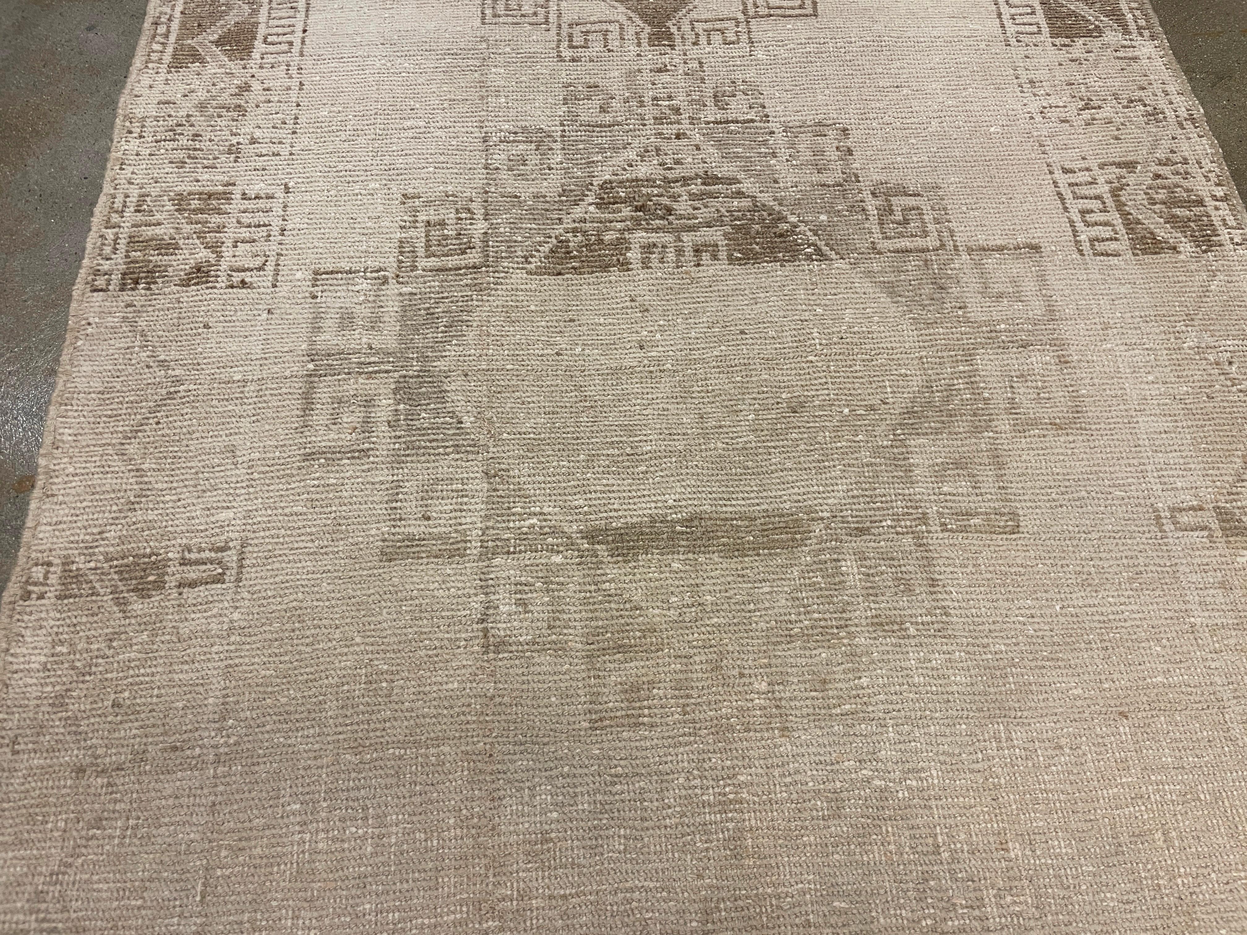 Runner turco fatto a mano della metà del 20° secolo della collezione Silk Road Rug Inc In condizioni ottime in vendita a Los Angeles, CA