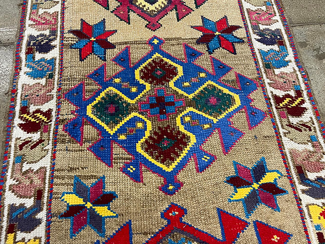 Runner turco fatto a mano della metà del 20° secolo della collezione Silk Road Rug Inc In condizioni ottime in vendita a Los Angeles, CA