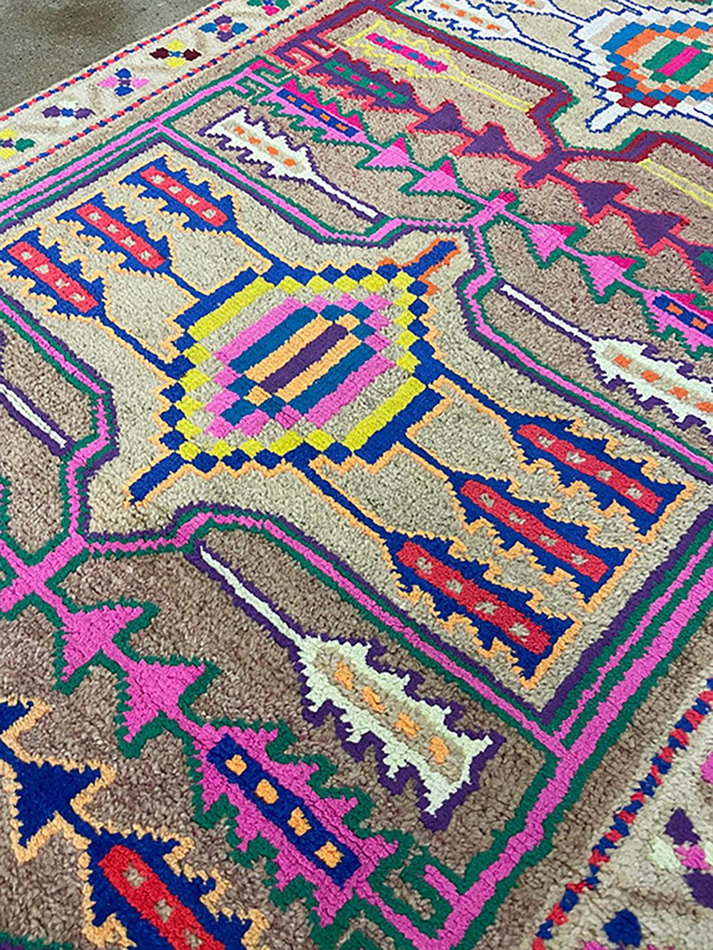 Runner turco fatto a mano della metà del 20° secolo della collezione Silk Road Rug Inc In condizioni ottime in vendita a Los Angeles, CA