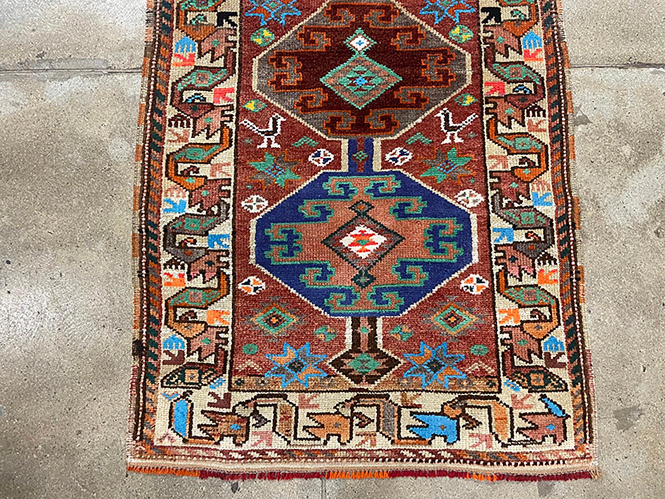 Runner turco fatto a mano della metà del 20° secolo della collezione Silk Road Rug Inc In condizioni ottime in vendita a Los Angeles, CA