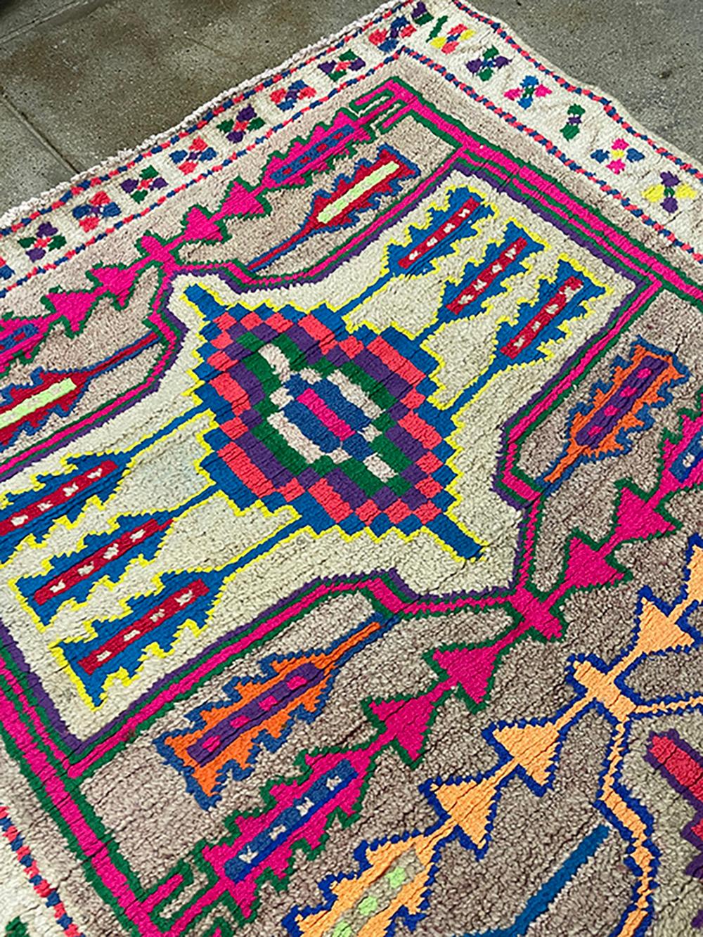 XX secolo Runner turco fatto a mano della metà del 20° secolo della collezione Silk Road Rug Inc in vendita