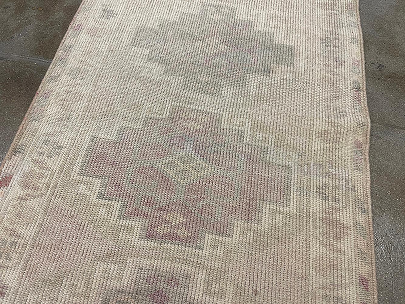 Handgefertigter türkischer Läufer aus Seiden- Road Rug Inc-Kollektion aus der Mitte des 20. Jahrhunderts (Wolle) im Angebot