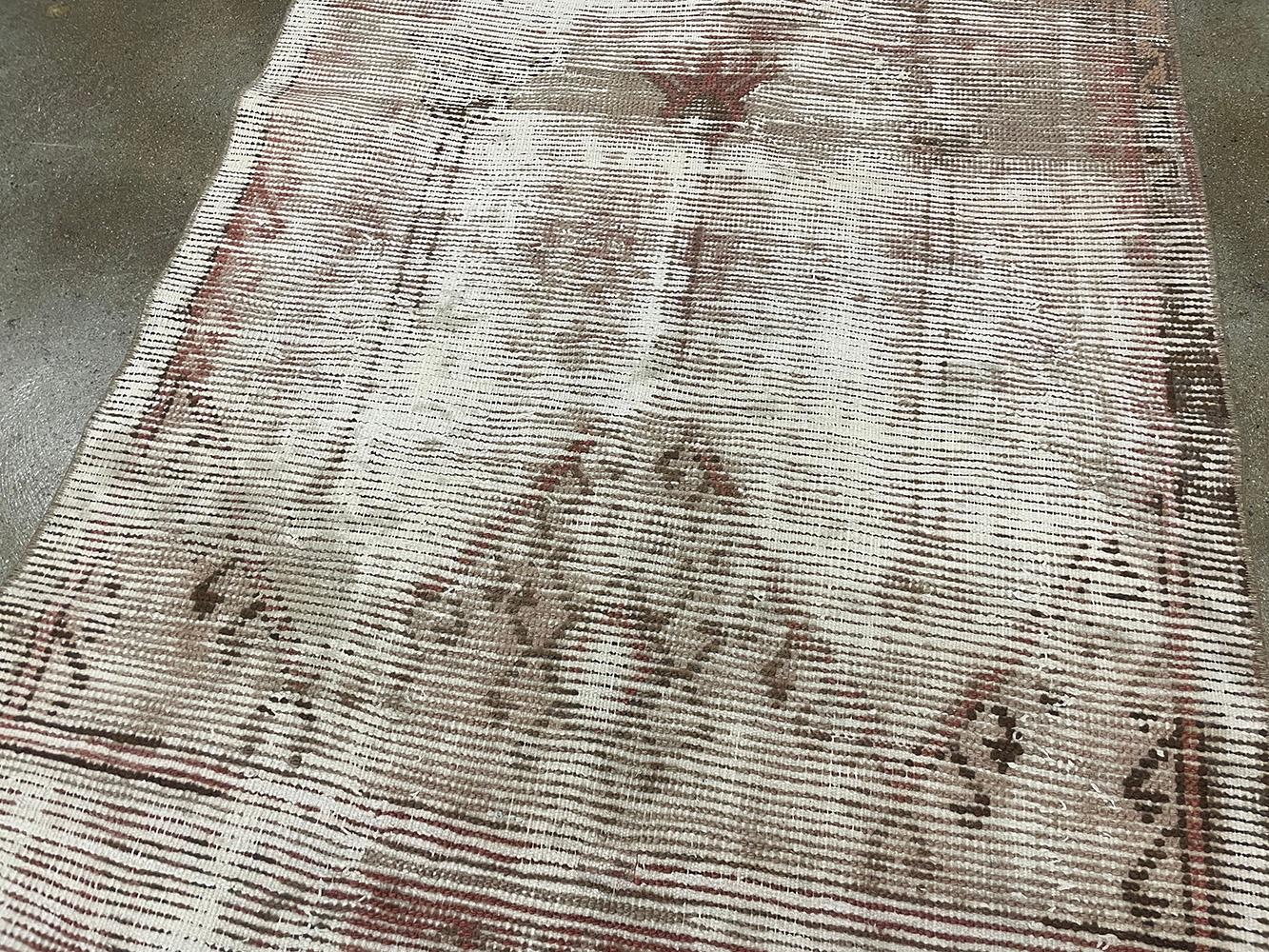 XX secolo Runner turco fatto a mano della metà del 20° secolo della collezione Silk Road Rug Inc in vendita