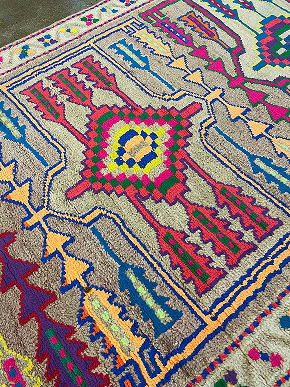 Lana Runner turco fatto a mano della metà del 20° secolo della collezione Silk Road Rug Inc in vendita