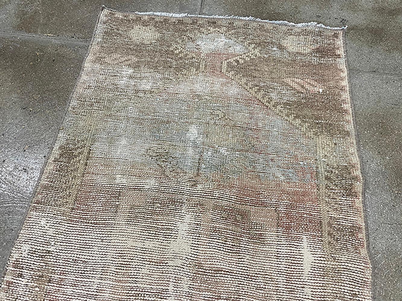 Lana Runner turco fatto a mano della metà del 20° secolo della collezione Silk Road Rug Inc in vendita