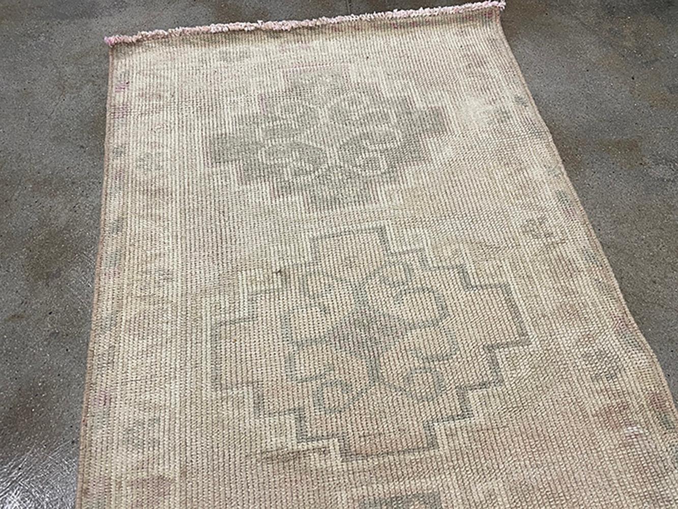 Handgefertigter türkischer Läufer aus Seiden- Road Rug Inc-Kollektion aus der Mitte des 20. Jahrhunderts im Angebot 1
