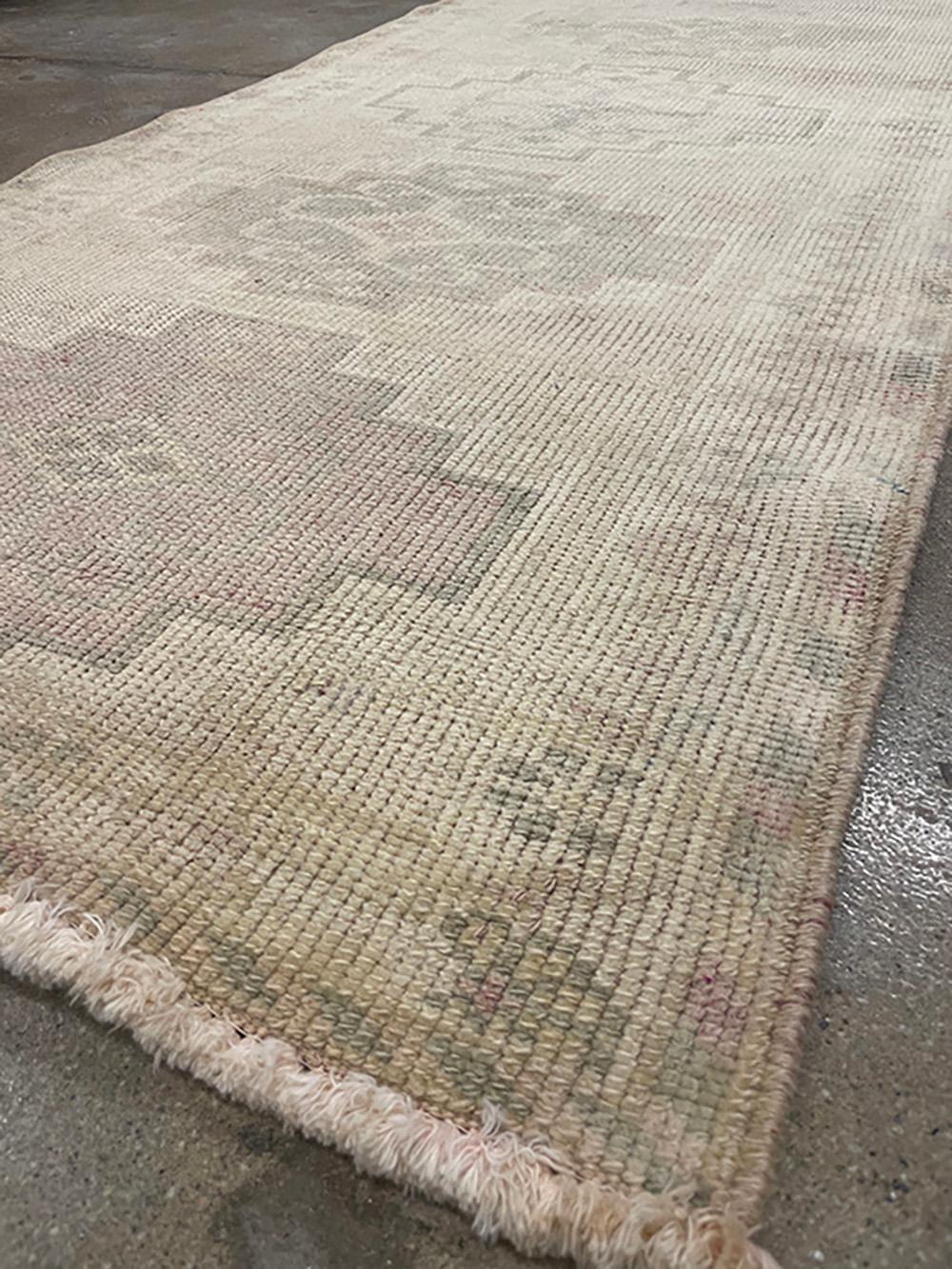 Handgefertigter türkischer Läufer aus Seiden- Road Rug Inc-Kollektion aus der Mitte des 20. Jahrhunderts im Angebot 2