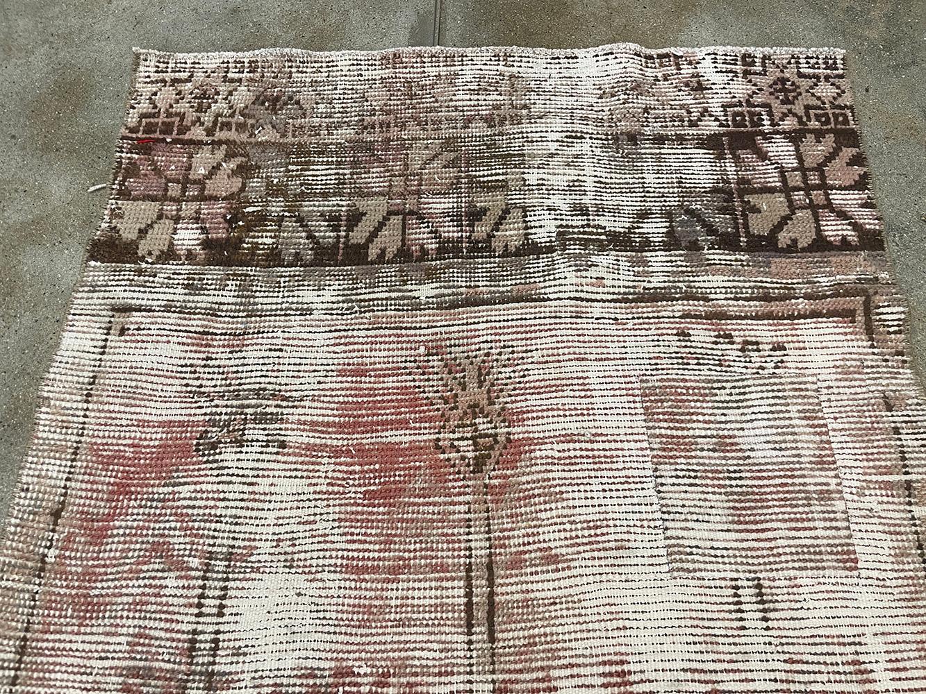 Runner turco fatto a mano della metà del 20° secolo della collezione Silk Road Rug Inc in vendita 1